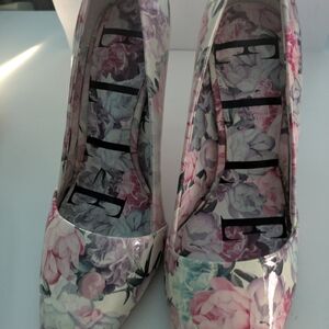 Elle Floral Patent Pointed-Toe Heels in Pink and Lavender